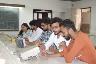 Students building an innovation prototype